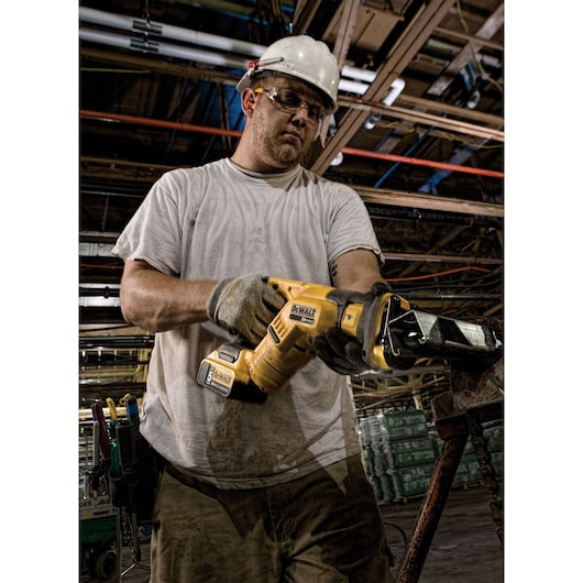DeWalt Kit scie sabre compacte 20V MAX* DCS387P1