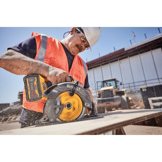 Dewalt 60V MAX* Brushless Cordless 7-1/4 in. Circular Saw With Electronic Brake Kit DCS578X1