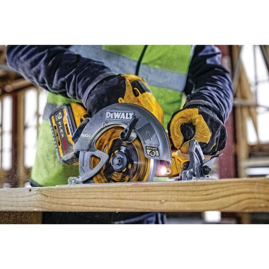 Dewalt 60V MAX* Brushless Cordless 7-1/4 in. Circular Saw With Electronic Brake Kit DCS578X2