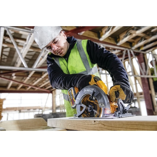 Dewalt 60V MAX* Brushless Cordless 7-1/4 in. Circular Saw With Electronic Brake Kit DCS578X2