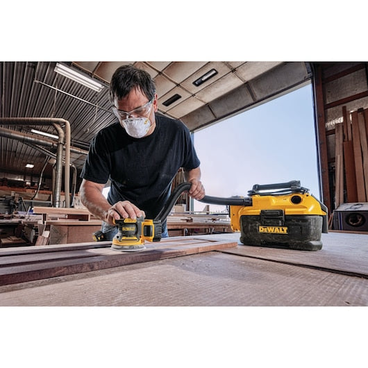 Dewalt 20V MAX* XR® 5 in. Brushless Variable Speed Random Orbital Sander Kit (5.0 Ah Battery) DCW210P1