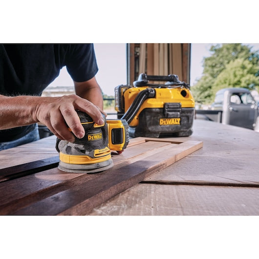Dewalt 20V MAX* XR® 5 in. Brushless Variable Speed Random Orbital Sander Kit (5.0 Ah Battery) DCW210P1