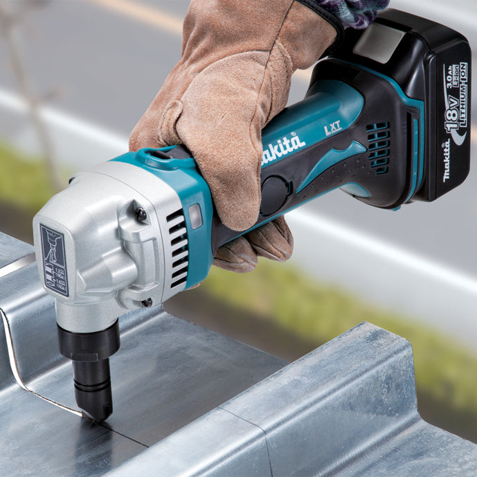 Makita Poinçonneuse 16 ga 18V LXT, outil seul DJN161Z