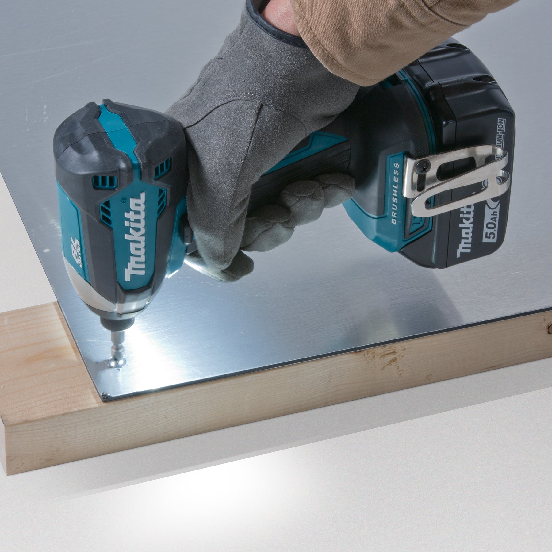 Makita Visseuse à chocs sans balais 18V LXT 1/4", 2.0Ah x1Kit DTD153SAX2