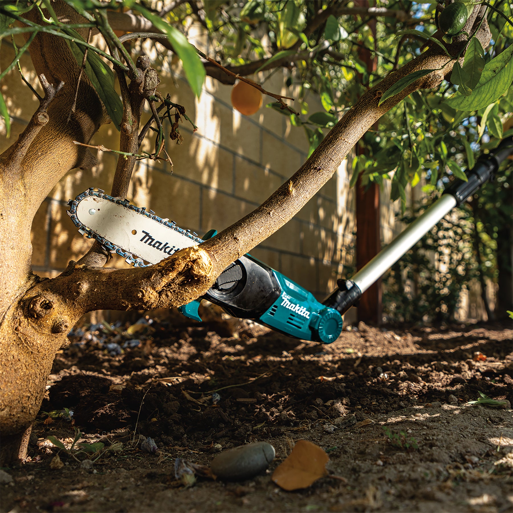 Makita 18V LXT Brushless 5' or 8' / 8" Pole Chainsaw, Tool Only DUA200Z