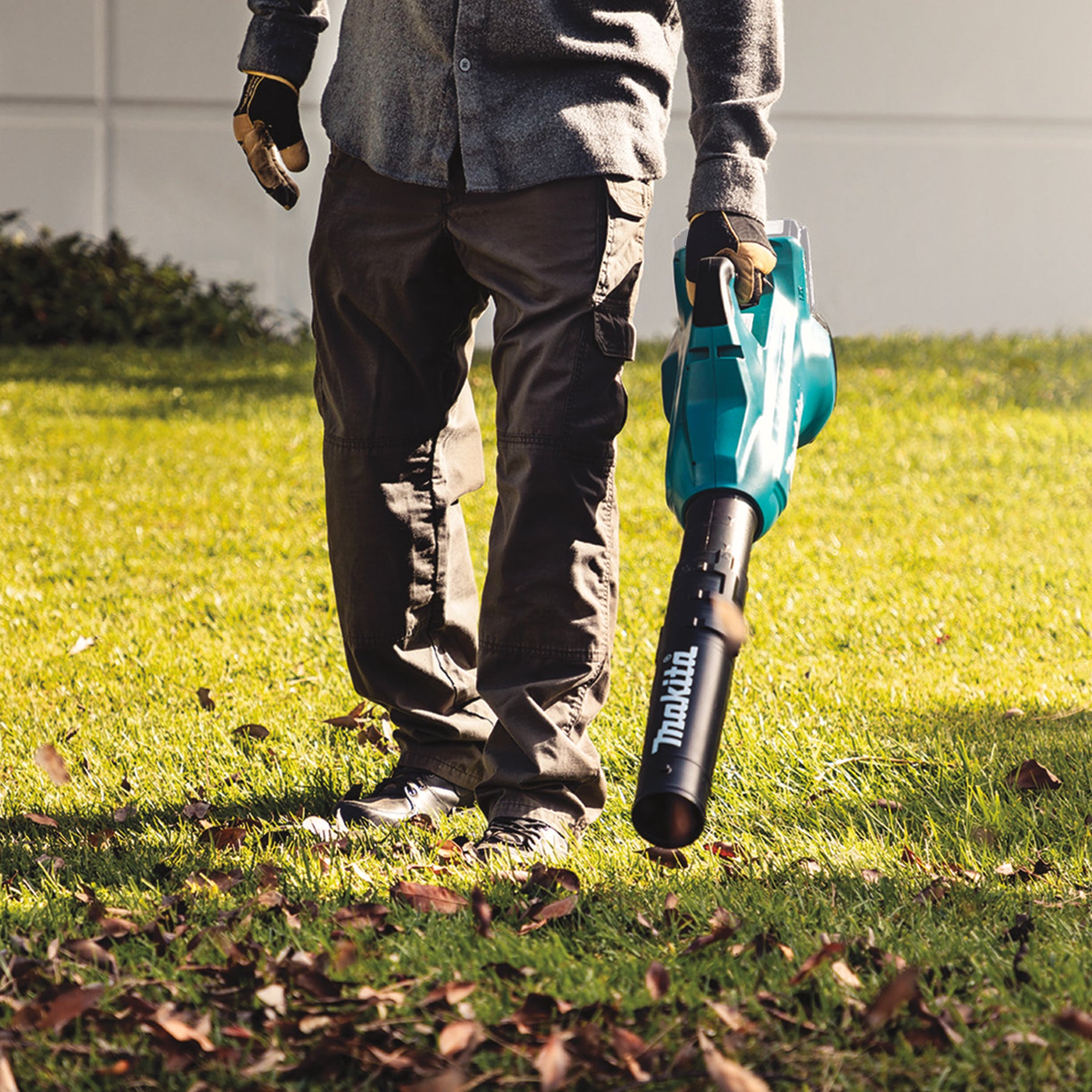 Makita 36V(18Vx2) LXT Brushless 473 CFM Blower, 5.0Ah x2Kit DUB362PT2