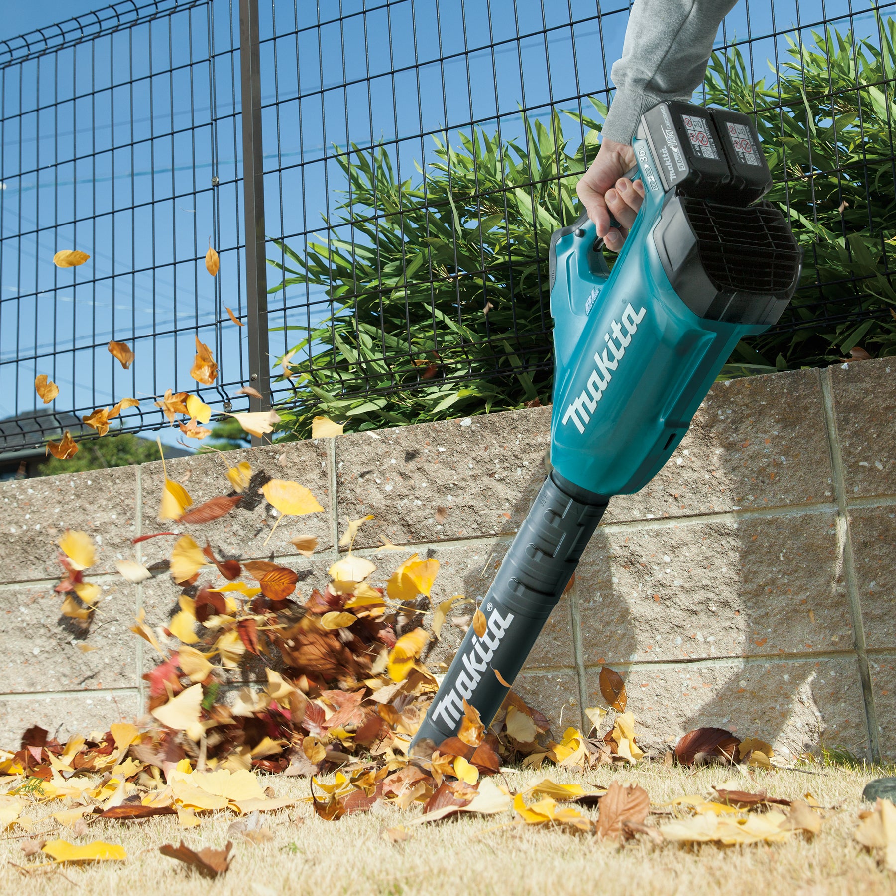 Makita 36V(18Vx2) LXT Brushless 473 CFM Blower, 5.0Ah x2Kit DUB362PT2