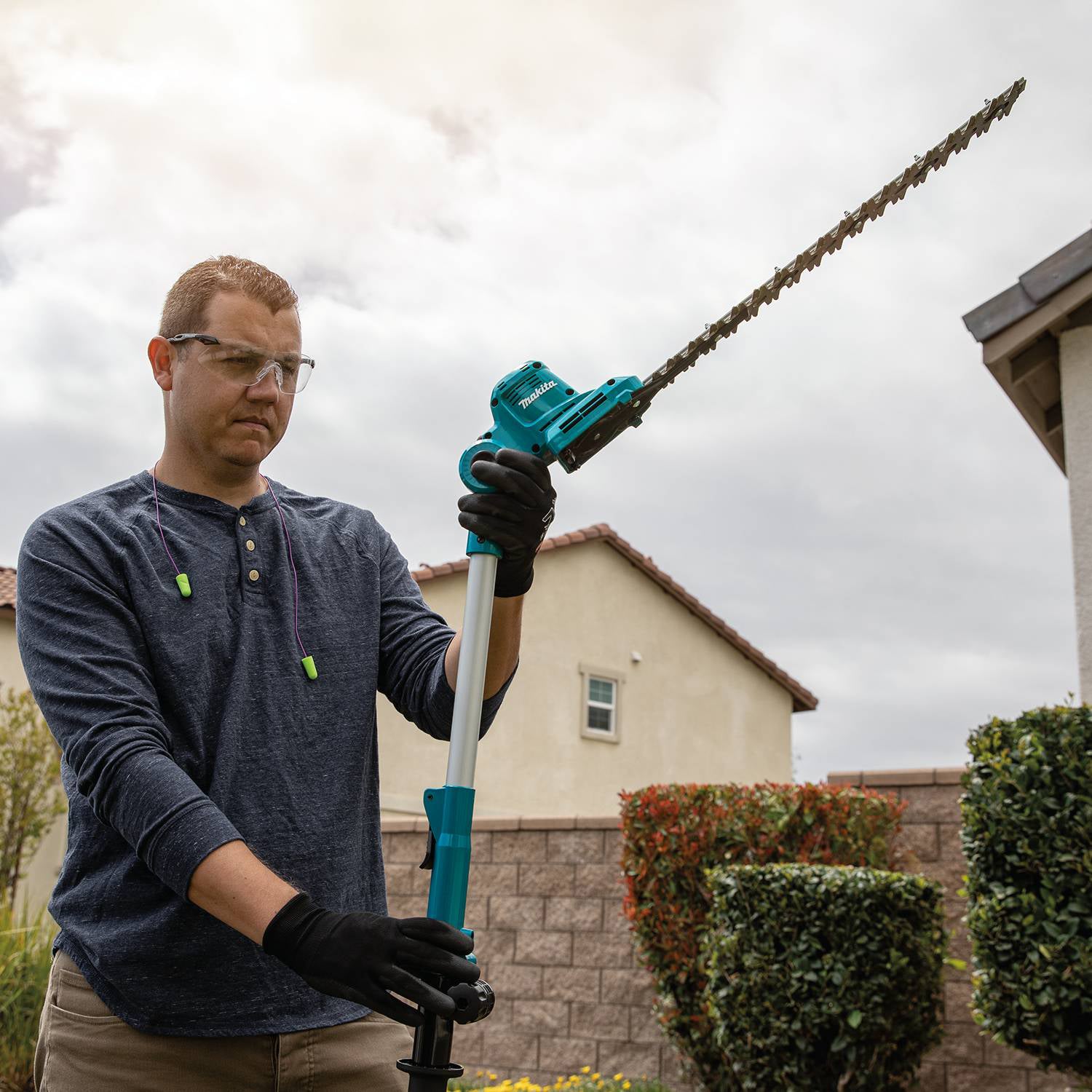 Makita 18V LXT 18" Pole Hedge Trimmer, Tool Only DUN461WZ