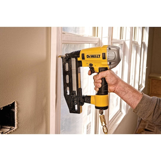 Dewalt 16ga Precision Point™ Finish Nailer DWFP71917