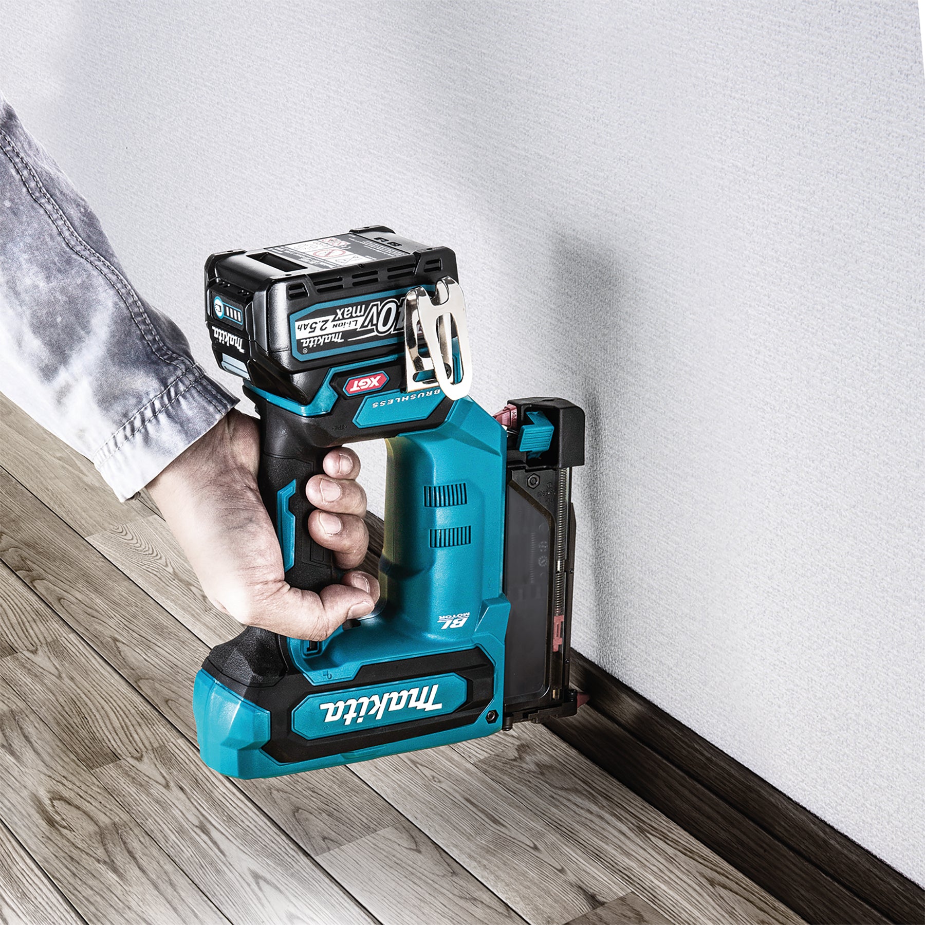 Makita Cloueuse à broches 23 ga 1-3/8" sans balais 40Vmax XGT, Kit avec batterie 2,0Ah PT001GA102