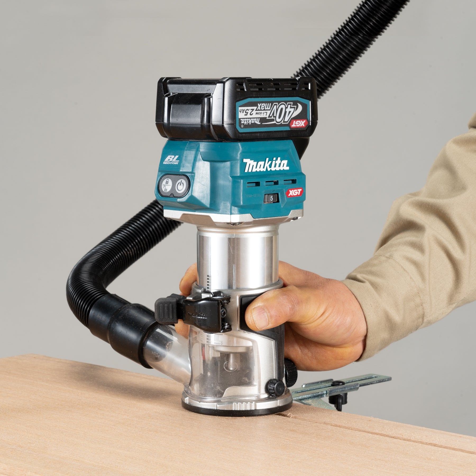 Makita 40Vmax XGT Brushless Router w/AWS, Tool Only RT001GZ01