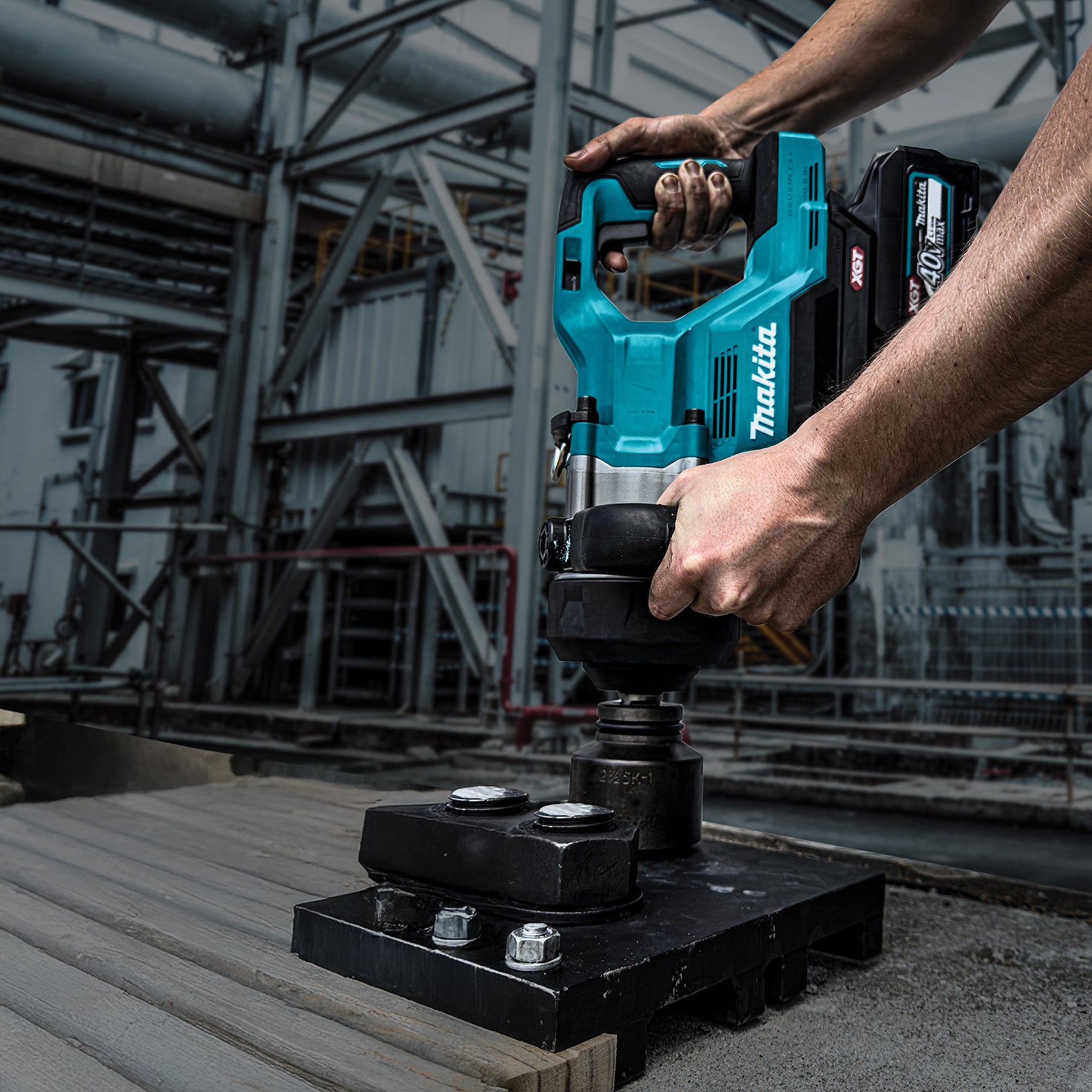 Makita Clé à chocs sans fil 40Vmax XGT Sans balais, enclume courte 1", kit avec 2 batteries 5.0Ah TW009GT202