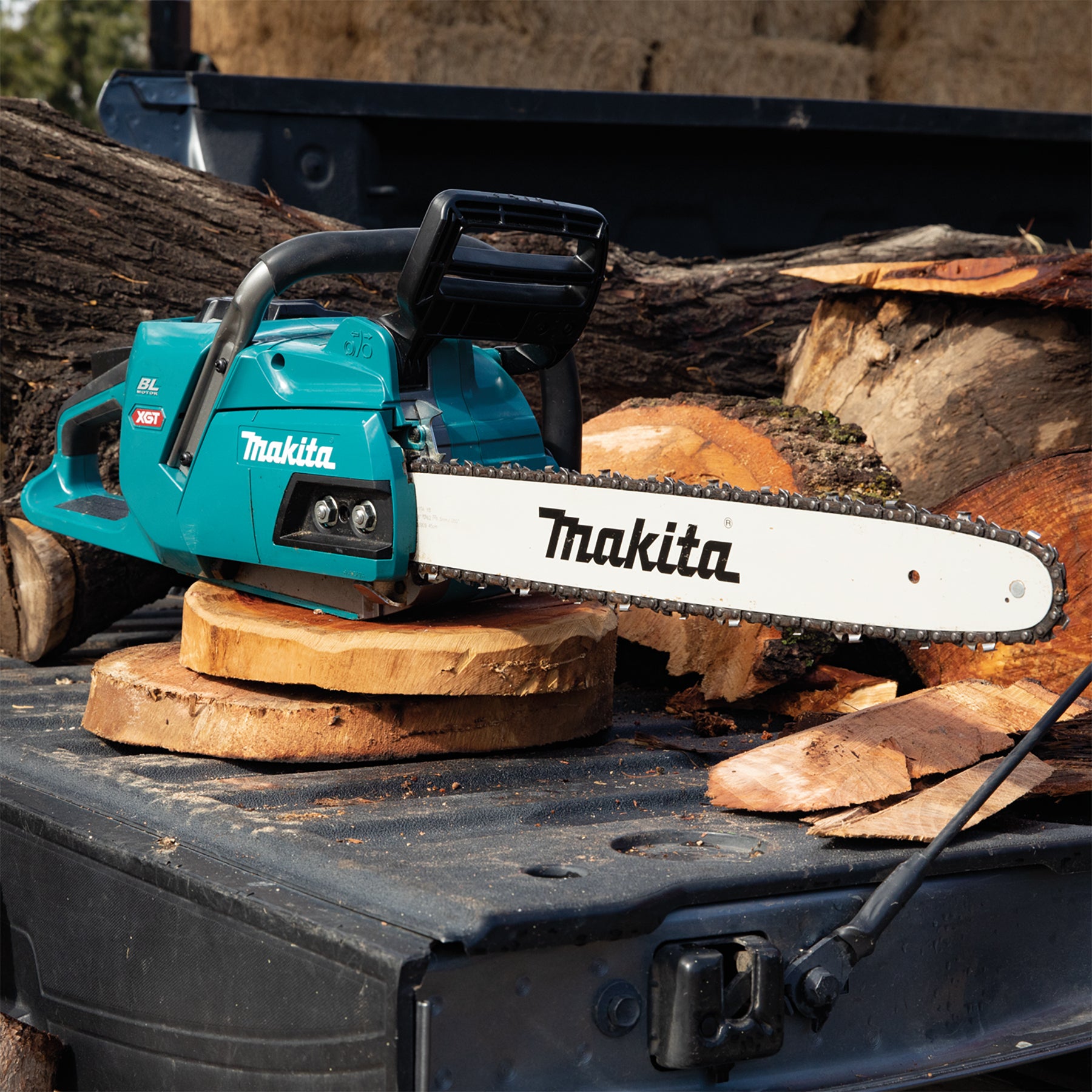 Makita 40Vmax XGT Brushless 18" Rear Handle Chainsaw, Tool Only UC013GZ01