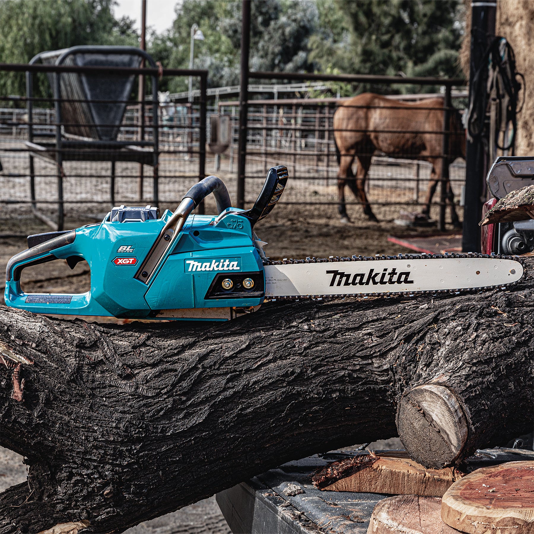 Makita 40Vmax XGT Brushless 18" Rear Handle Chainsaw, Tool Only UC013GZ01