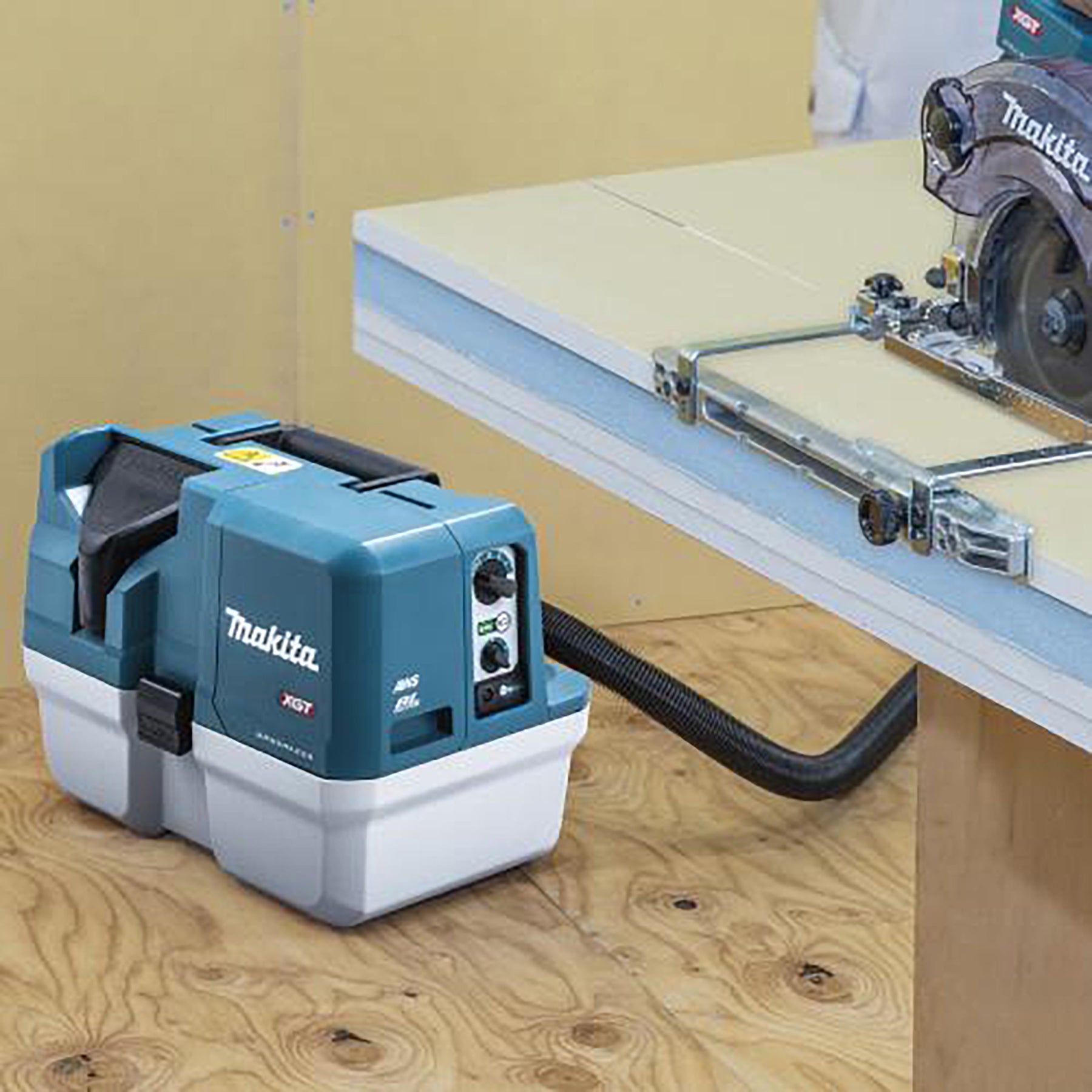 Makita Aspirateur balai sans balais 40Vmax XGT 7,5 L humide/sec avec AWS, seul l'outil VC013GLZ01