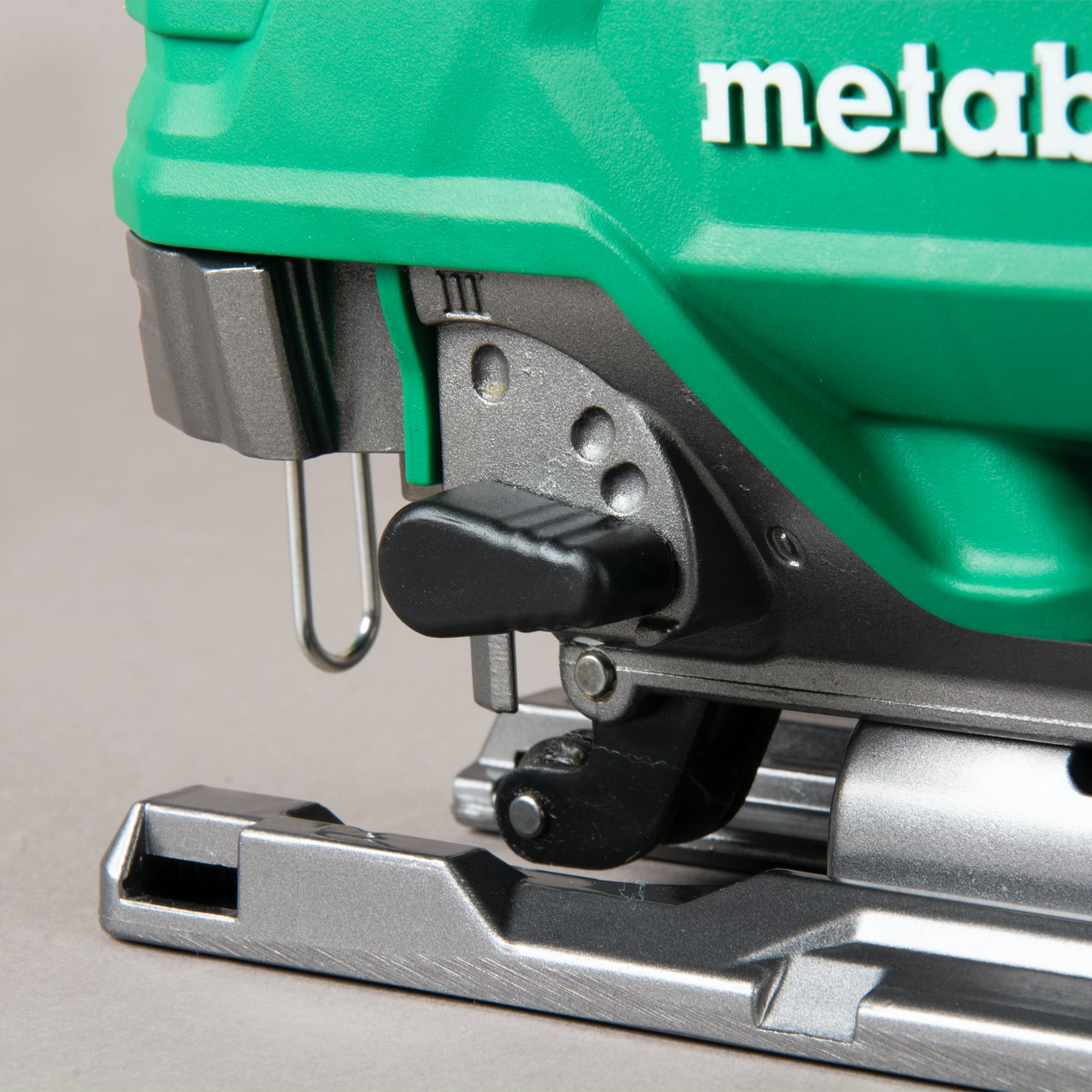 Metabo Scie sauteuse filaire à vitesse variable avec souffleur de poussière | Metabo HPT CJ90VST2 CJ90VST2