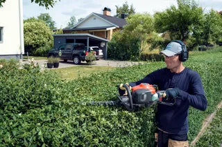 Husqvarna 322HD60 24 in Professional Gas Hedge Trimmer 967658901